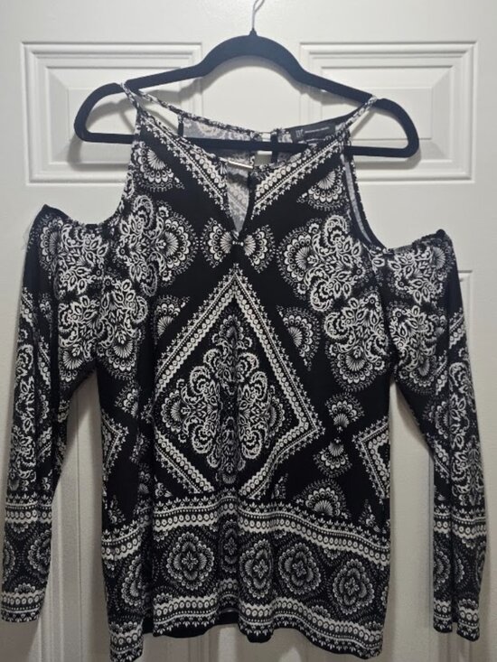 INC International Concepts Tops - INC International Concepts Women's Cold Shoulder Paisley Top – Size XL